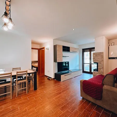 Appartamento Finestra Su Villalago